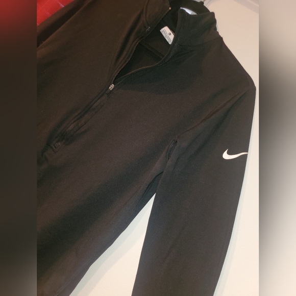 Nike pro dro black and white workout shirt - Picture 9 of 11